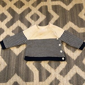 Never worn gap side button sweater